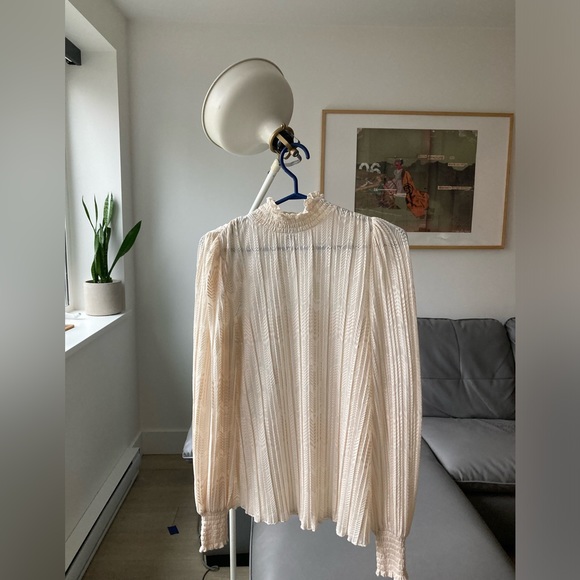 Balloon sleeved top in lace-ish fabric. Never worn and in perfect condition. - Picture 2 of 6